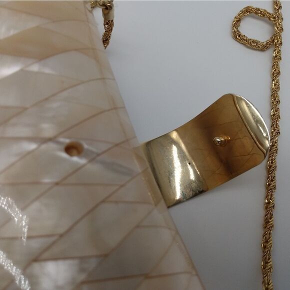 VINTAGE LISETTE Rare 1950s Blush Mother of Pearl & Lucite Clutch Gold Hardware - Picture 7 of 16